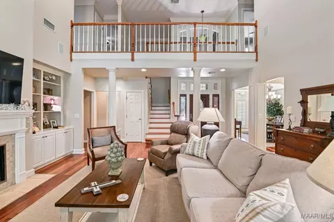 Living - 7149 Pinecrest Dr, Montgomery, AL 36117 photo 2 of 7