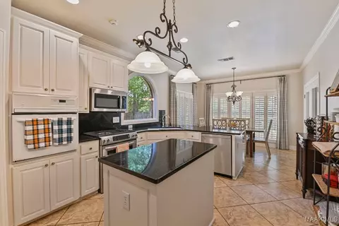 Kitchen - 7149 Pinecrest Dr, Montgomery, AL 36117 photo 3 of 10