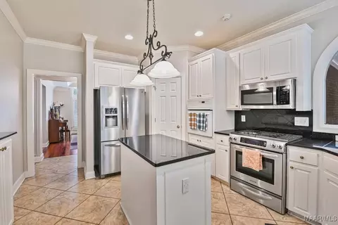 Kitchen - 7149 Pinecrest Dr, Montgomery, AL 36117 photo 8 of 10