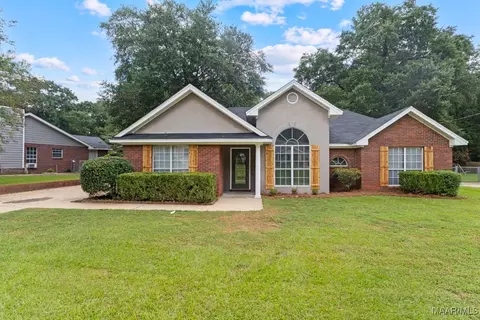 111 Valley Creek Dr, Prattville, AL 36066