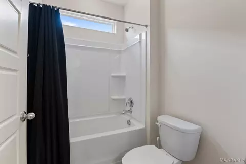 Bath - 5531 Stapleton Dr, Montgomery, AL 36116 photo 3 of 5
