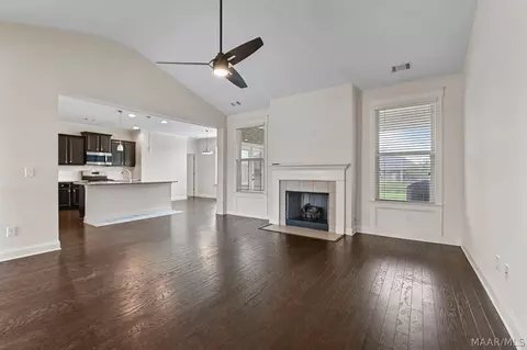 Living - 5531 Stapleton Dr, Montgomery, AL 36116 photo 3 of 3