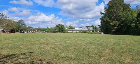 5700 Woodmere Blvd, Montgomery, AL 36117
