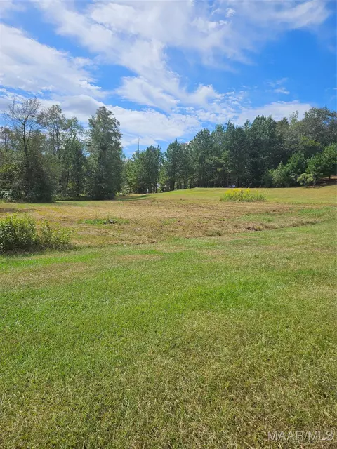 118 Fox Run Dr, Deatsville, AL 36022