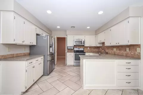 1237 Edgeworth Dr, Montgomery, AL 36109