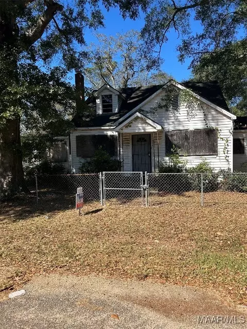 214 Landsend Ave, Selma, AL 36701