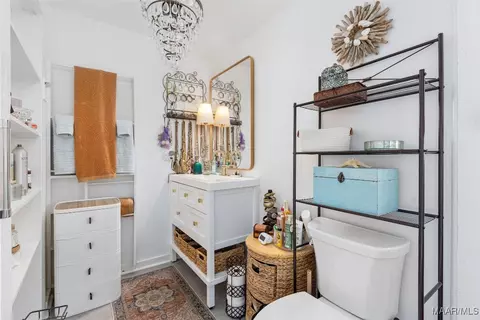 Bath - 511 Claud Rd, Eclectic, AL 36024 photo 1 of 4