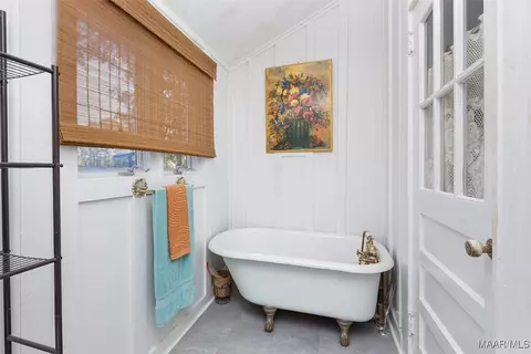 Bath - 511 Claud Rd, Eclectic, AL 36024 photo 2 of 4