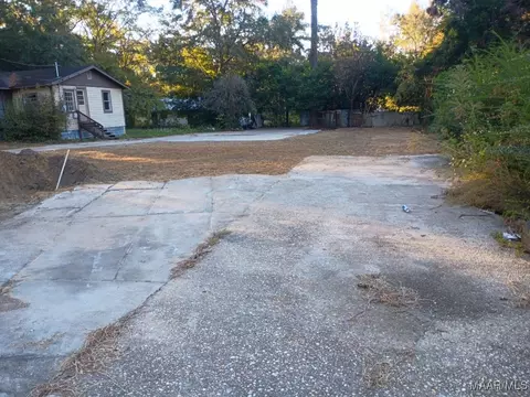 808 Dutch St, Dothan, AL 36301 photo 2