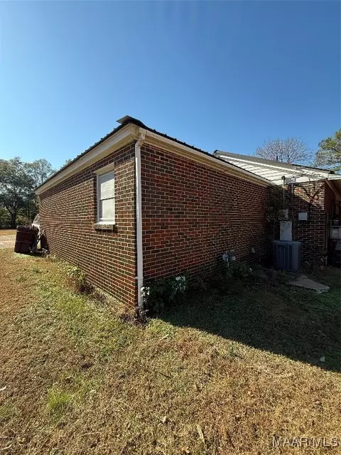 Exterior - 174 Persimmon Tree Rd, Valley Grande, AL 36701 photo 3 of 5