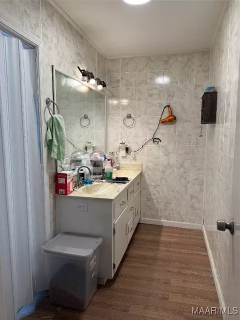 Bath - 174 Persimmon Tree Rd, Valley Grande, AL 36701 photo 3 of 4