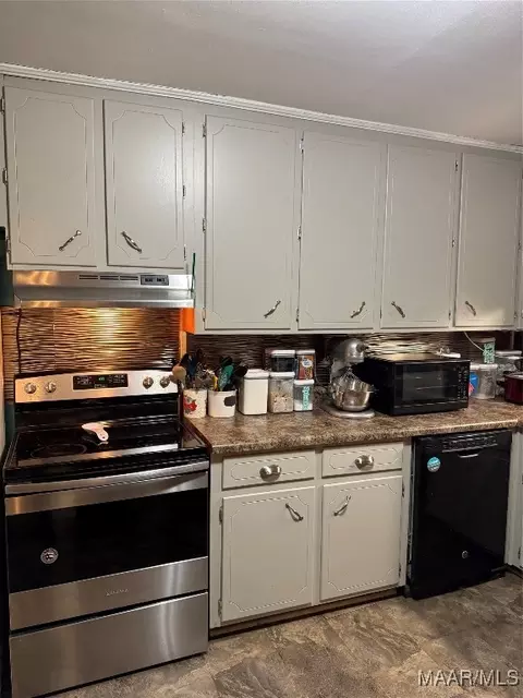 Kitchen - 174 Persimmon Tree Rd, Valley Grande, AL 36701 photo 3 of 4