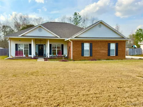 263 Live Oaks Dr, Millbrook, AL 36054