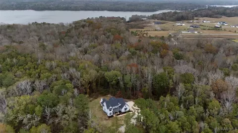 178 Shoal Creek Dr, Deatsville, AL 36022