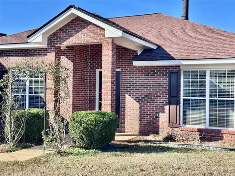 241 Lakeshore Dr, Pike Road, AL 36064