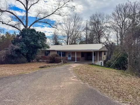 831 Smith St, Thomasville, AL 36784