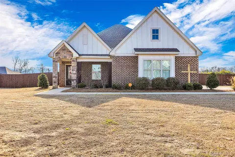 215 Midland Dr, Wetumpka, AL 36093