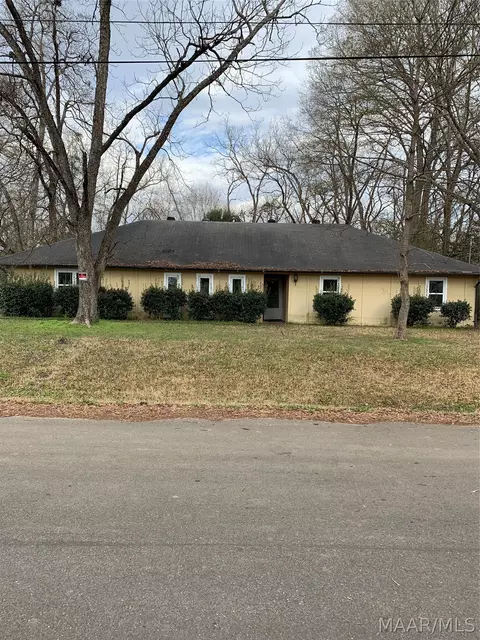 126 Grovewood Ct, Montgomery, AL 36108