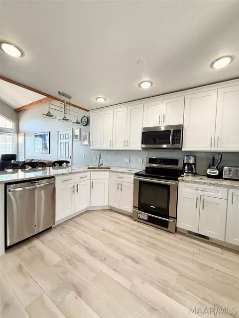 Kitchen - 320 Tulip Dr, Equality, AL 36026 photo 2 of 8