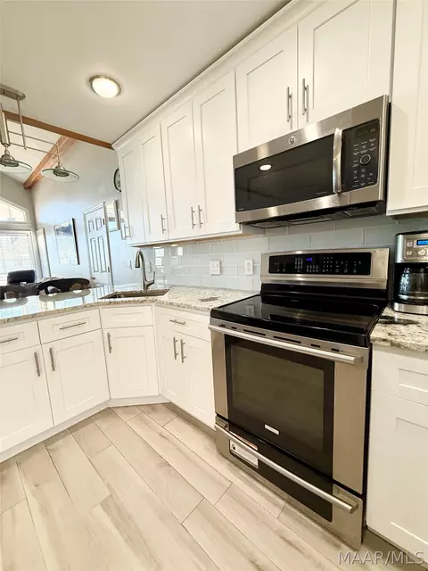 Kitchen - 320 Tulip Dr, Equality, AL 36026 photo 7 of 8