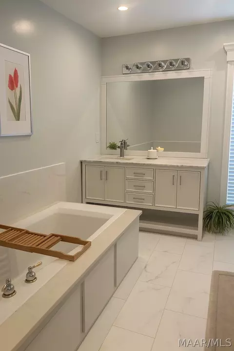 Bath - 320 Tulip Dr, Equality, AL 36026 photo 1 of 7