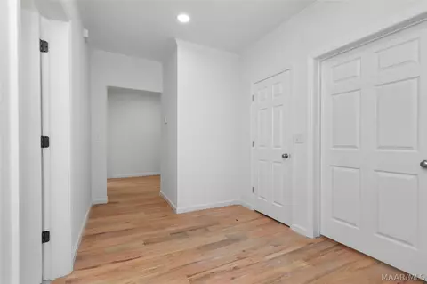 Entry Way - 203 8th St, Clanton, AL 35045 photo 3 of 4