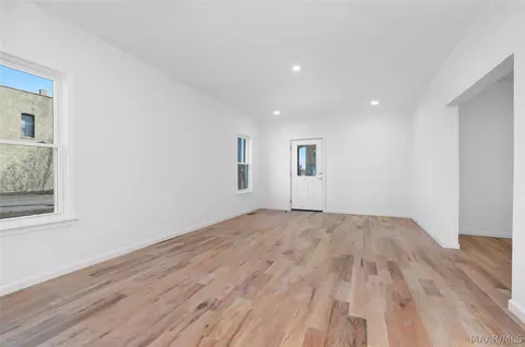 Living - 203 8th St, Clanton, AL 35045 photo 2 of 4