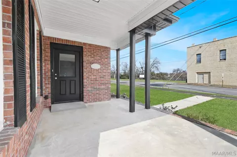 Exterior - 203 8th St, Clanton, AL 35045 photo 5 of 19