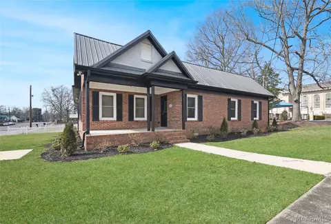 Exterior - 203 8th St, Clanton, AL 35045 photo 3 of 19
