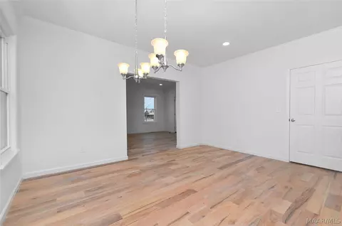Entry Way - 203 8th St, Clanton, AL 35045 photo 2 of 4