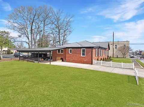 Exterior - 203 8th St, Clanton, AL 35045 photo 9 of 19