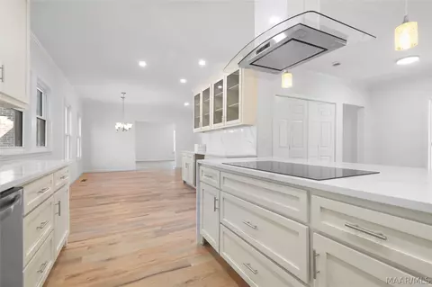Entry Way - 203 8th St, Clanton, AL 35045 photo 1 of 4