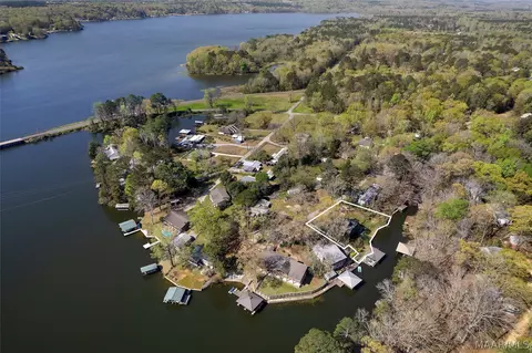 272 Briar Loop Rd, Deatsville, AL 36022