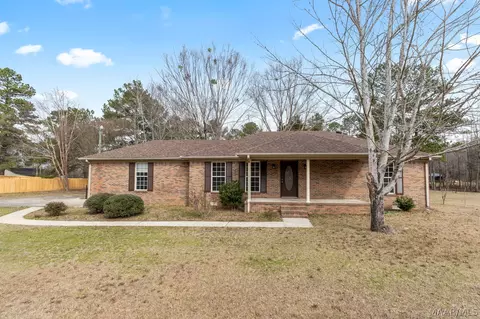 615 Maple St, Clanton, AL 35045