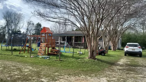 2579 County Rd 85 Rd, Deatsville, AL 36022