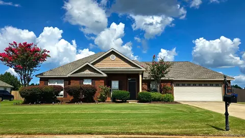 76 Cotton Terrace Dr, Deatsville, AL 36022