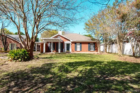 406 Fieldstone Ct, Montgomery, AL 36117
