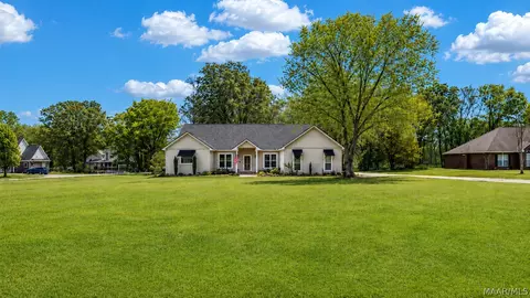 198 Meadow Ln, Deatsville, AL 36022