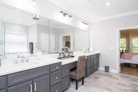 Bath - 3924 Turning Leaf Loop, Montgomery, AL 36116 photo 2 of 5