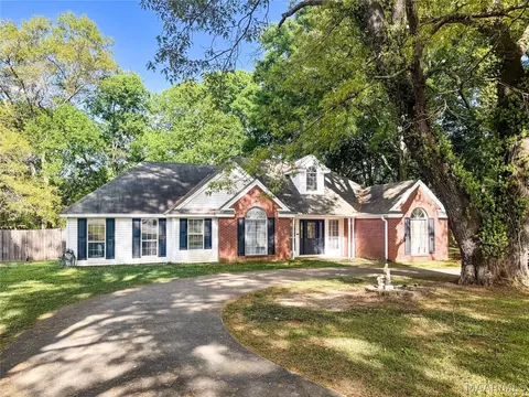 2 Wesley Dr, Deatsville, AL 36022