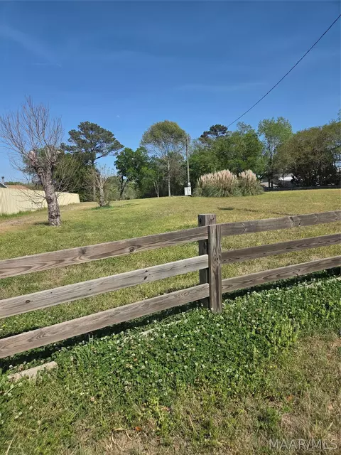 135 Pierce Ln, Prattville, AL