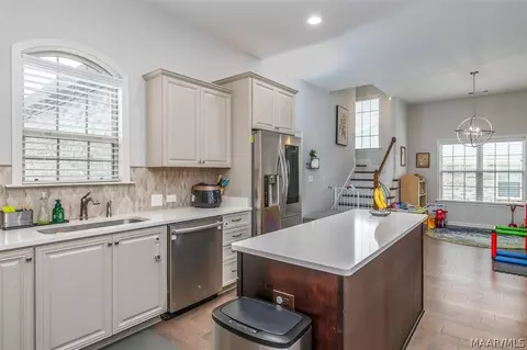 9290 Crescent Lodge Cir, Pike Road, AL 36064
