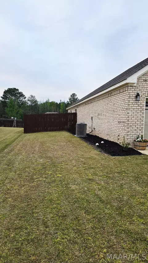 Exterior - 112 Kohn Dr, Millbrook, AL 36054 photo 4 of 8