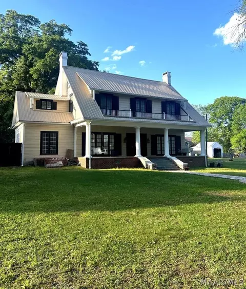 206 Clifton St, Camden, AL 36726