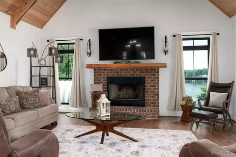 Living - 863 County Road 481 Rd, Clanton, AL 35046 photo 4 of 4