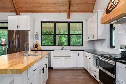 Kitchen - 863 County Road 481 Rd, Clanton, AL 35046 photo 3 of 5