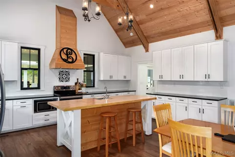 Kitchen - 863 County Road 481 Rd, Clanton, AL 35046 photo 4 of 5