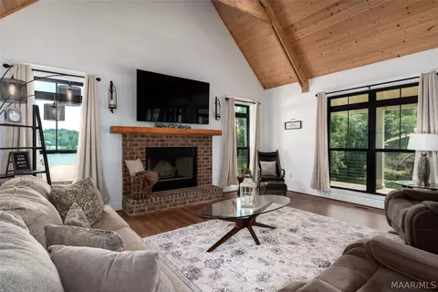 Living - 863 County Road 481 Rd, Clanton, AL 35046 photo 2 of 4