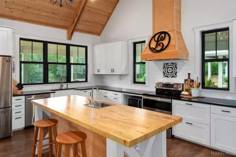 Kitchen - 863 County Road 481 Rd, Clanton, AL 35046 photo 2 of 5