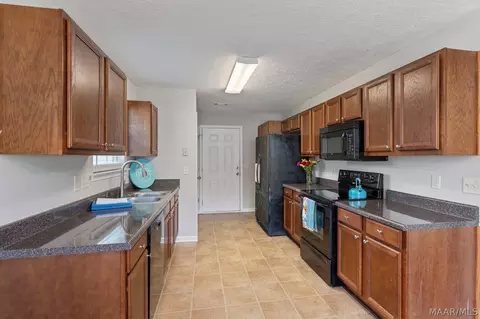 Kitchen - 121 Bishop Ct, Millbrook, AL 36054 photo 4 of 5